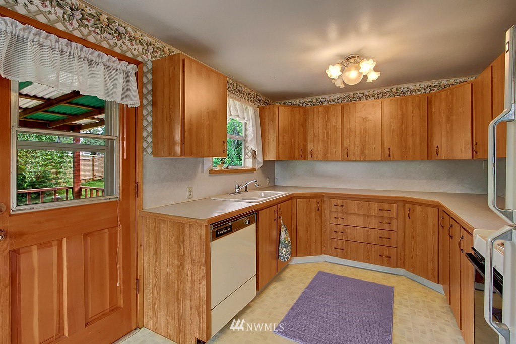 11426 Southeast 186th Street Renton, WA 98055 - Photo 6 of 22 Gallery Image 6