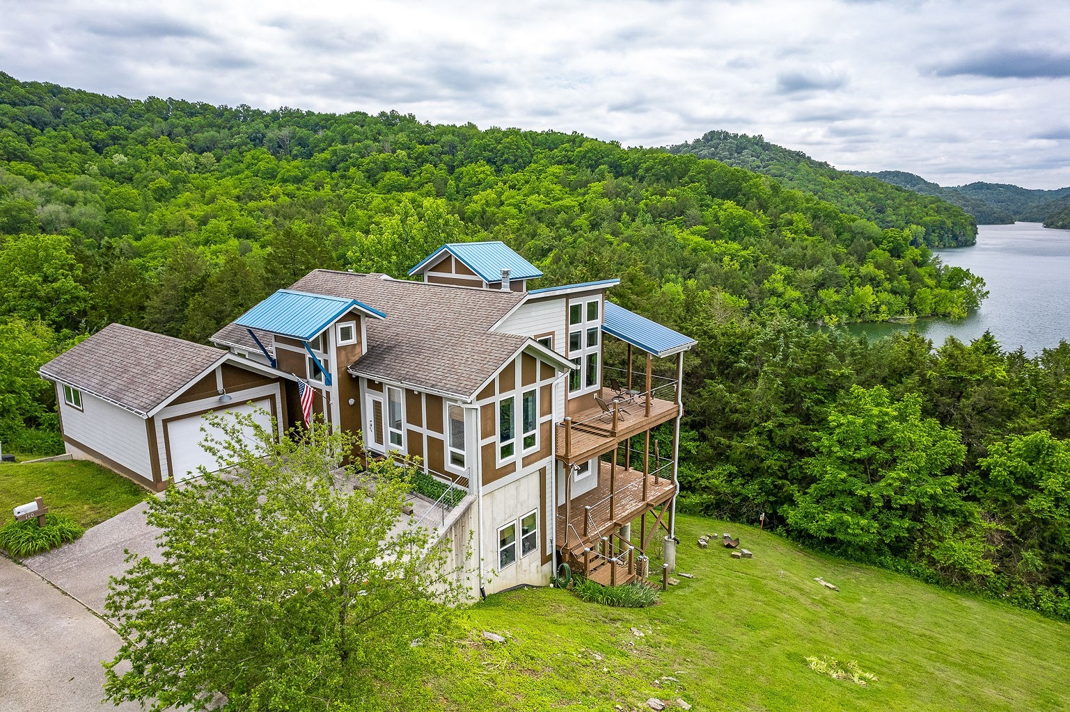 140 Sandgate Drive Smithville, TN 37166 - Photo 2 of 49 an aerial view of a house
