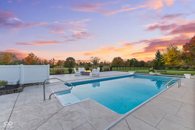 $949,900 | 2430 Woodsway Drive, Greenwood, IN 46143