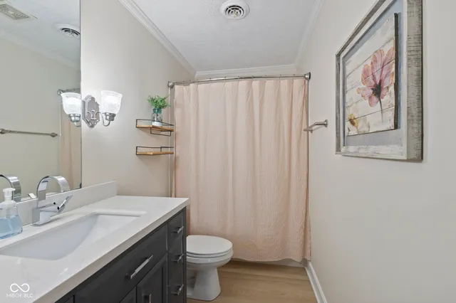 $949,900 | 2430 Woodsway Drive, Greenwood, IN 46143