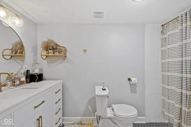 $949,900 | 2430 Woodsway Drive, Greenwood, IN 46143