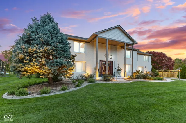 $949,900 | 2430 Woodsway Drive, Greenwood, IN 46143