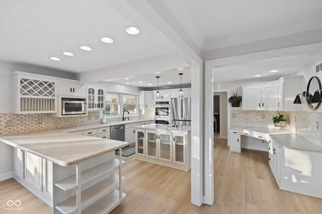 $949,900 | 2430 Woodsway Drive, Greenwood, IN 46143