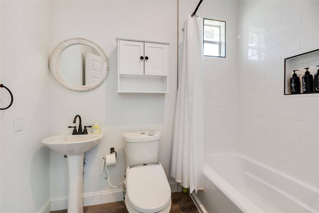 771 VZ County Road Canton, TX 75103 - Photo 31 of 40 Guest room bathroom