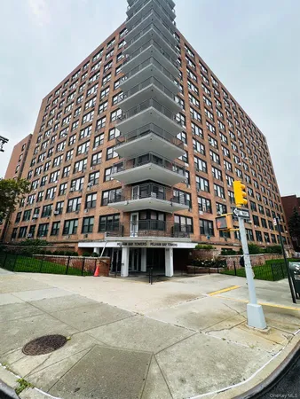 $310,000 | 3121 Middletown Road, Unit 4K | Pelham Bay