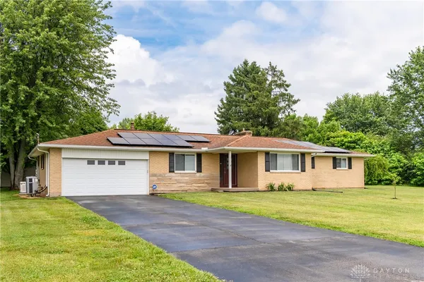 $435,000 | 2676 Waynesville Jamestown Road, Xenia, OH 45385