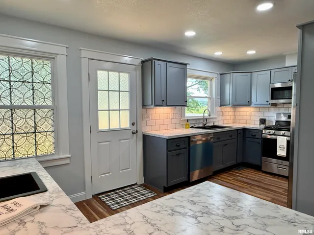 $224,900 | 744 Airport Road, Metropolis, IL 62960