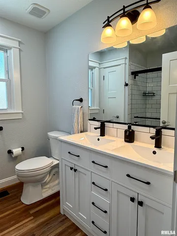 $224,900 | 744 Airport Road, Metropolis, IL 62960