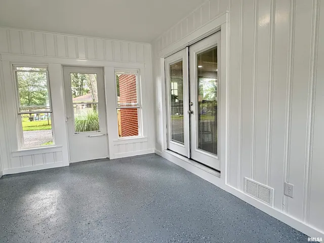 $224,900 | 744 Airport Road, Metropolis, IL 62960