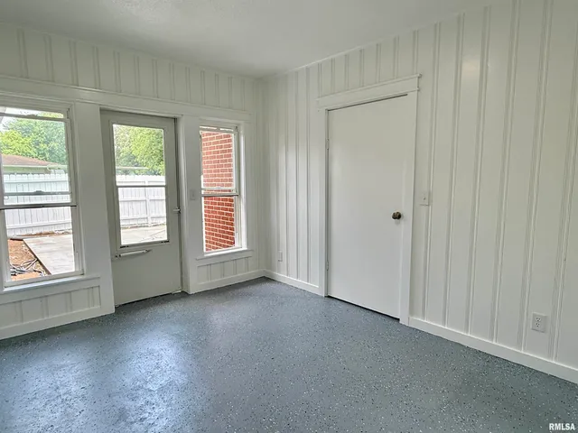 $224,900 | 744 Airport Road, Metropolis, IL 62960