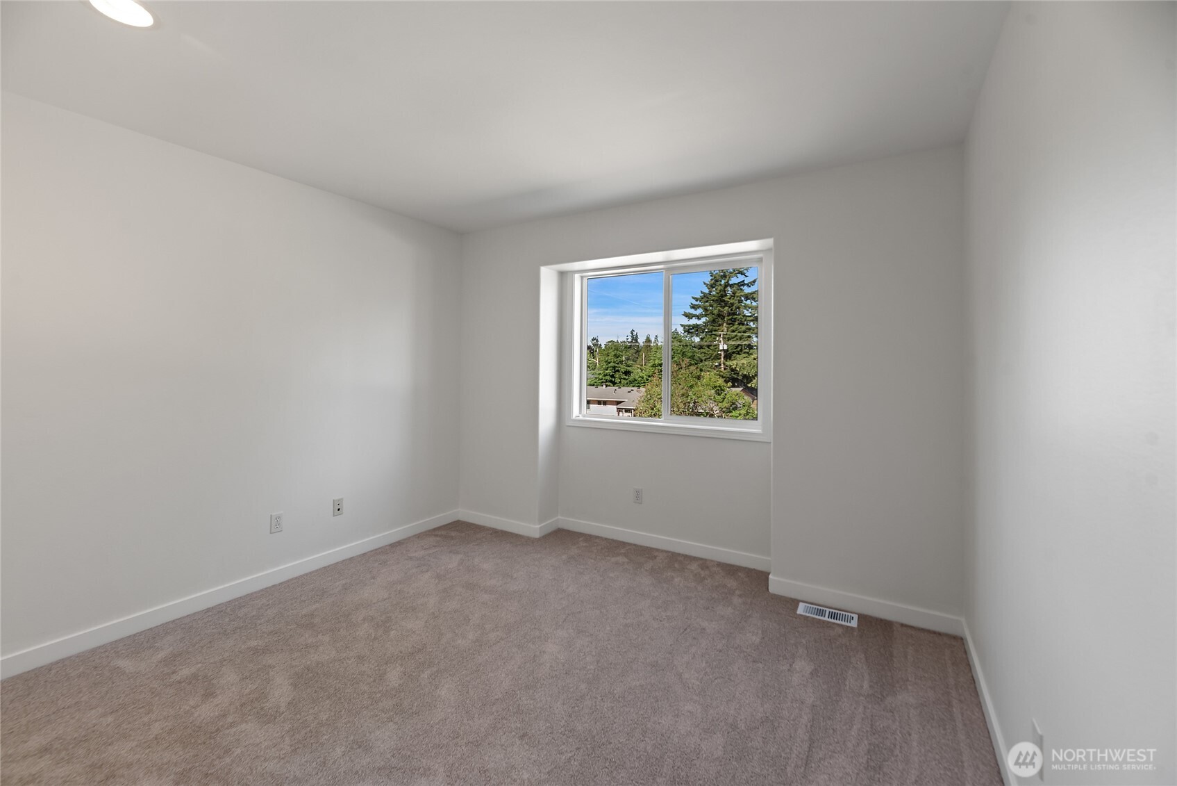 765 Vashon Avenue Northeast Renton, WA 98059 - Photo 21 of 27