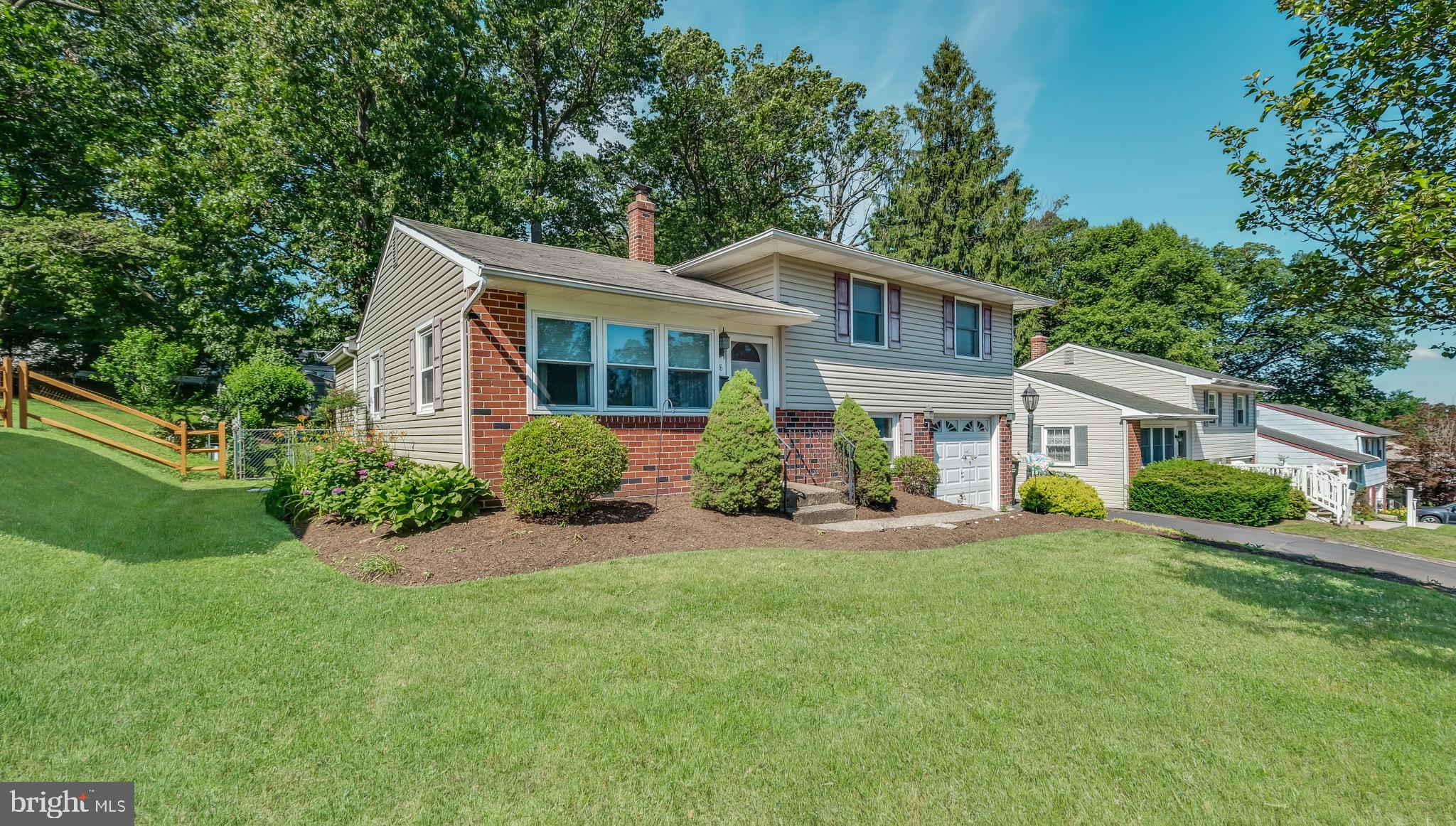 28 Russell Road Willow Grove, PA 19090 - Photo 2 of 27 Gallery Image 2