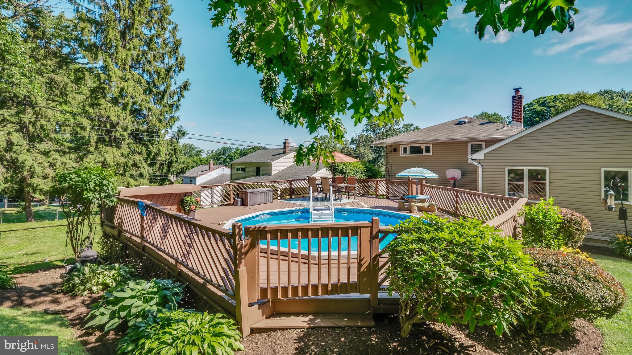 28 Russell Road Willow Grove, PA 19090 - Photo 17 of 27 Deck and pool