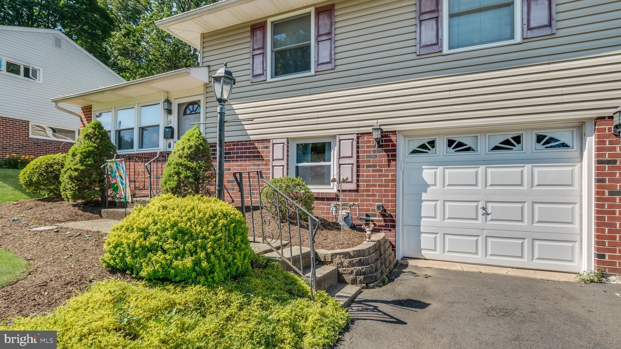 28 Russell Road Willow Grove, PA 19090 - Photo 3 of 27 Gallery Image 3