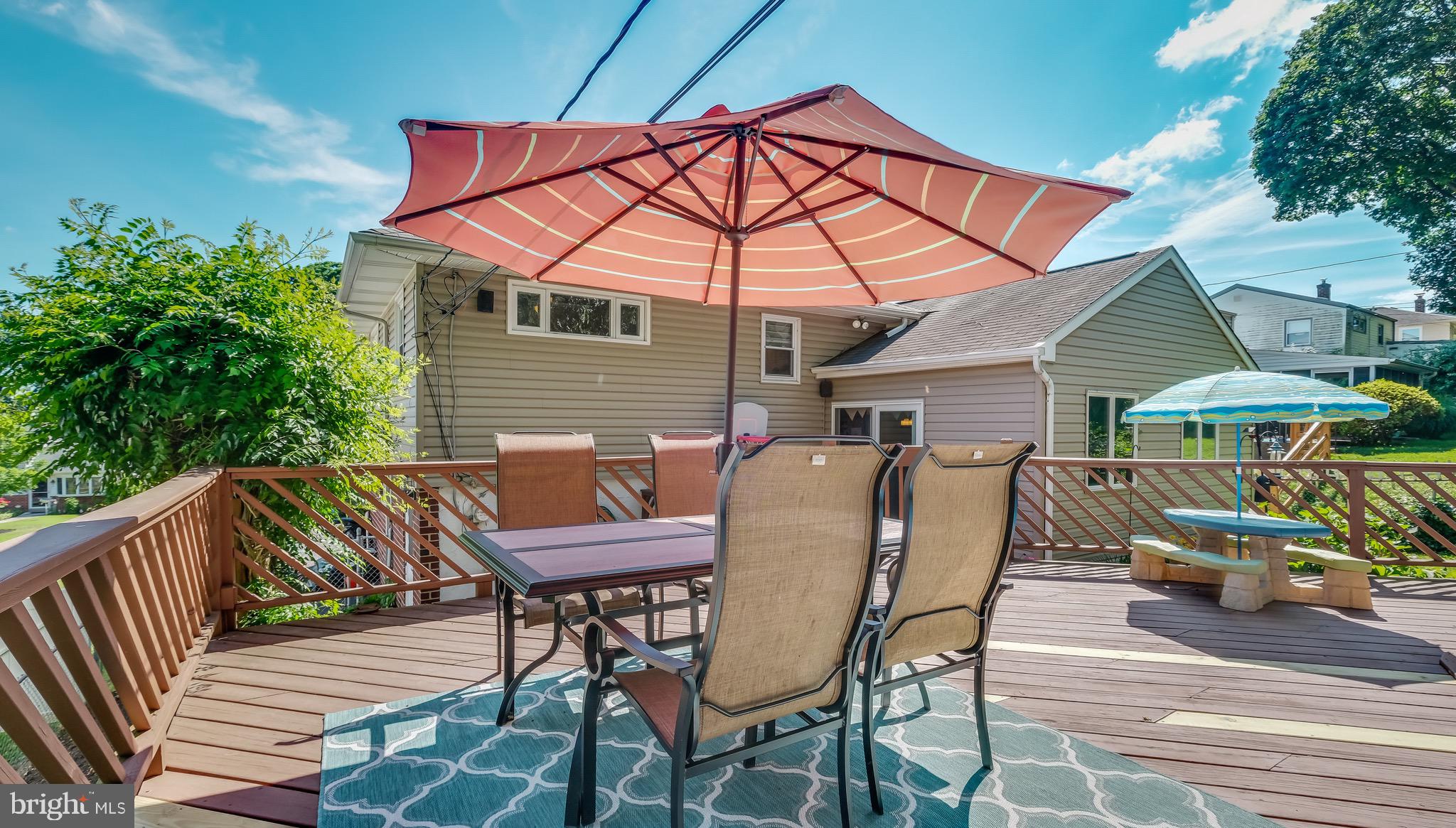 28 Russell Road Willow Grove, PA 19090 - Photo 22 of 27 Deck dining area