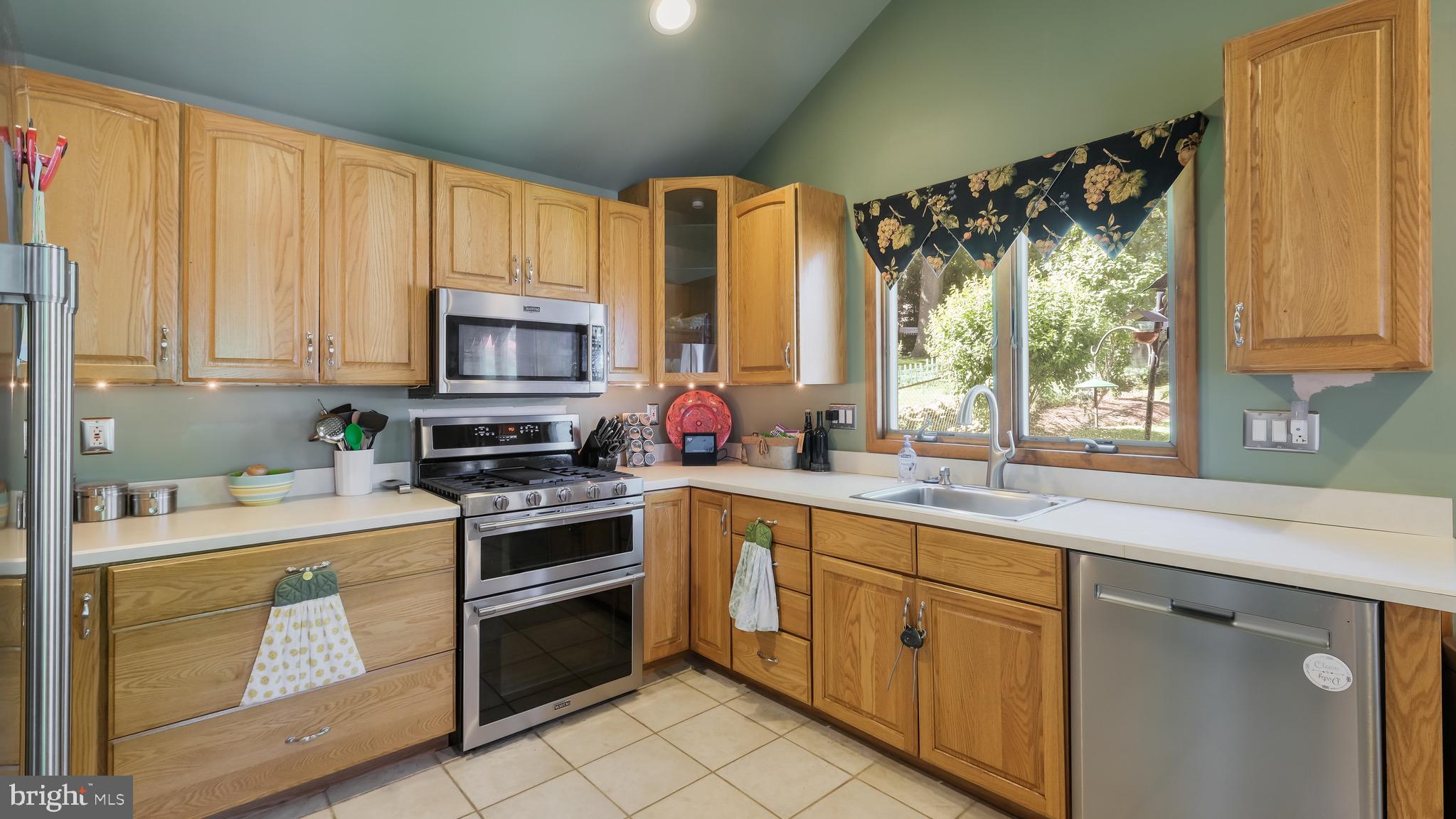 28 Russell Road Willow Grove, PA 19090 - Photo 8 of 27 Kitchen