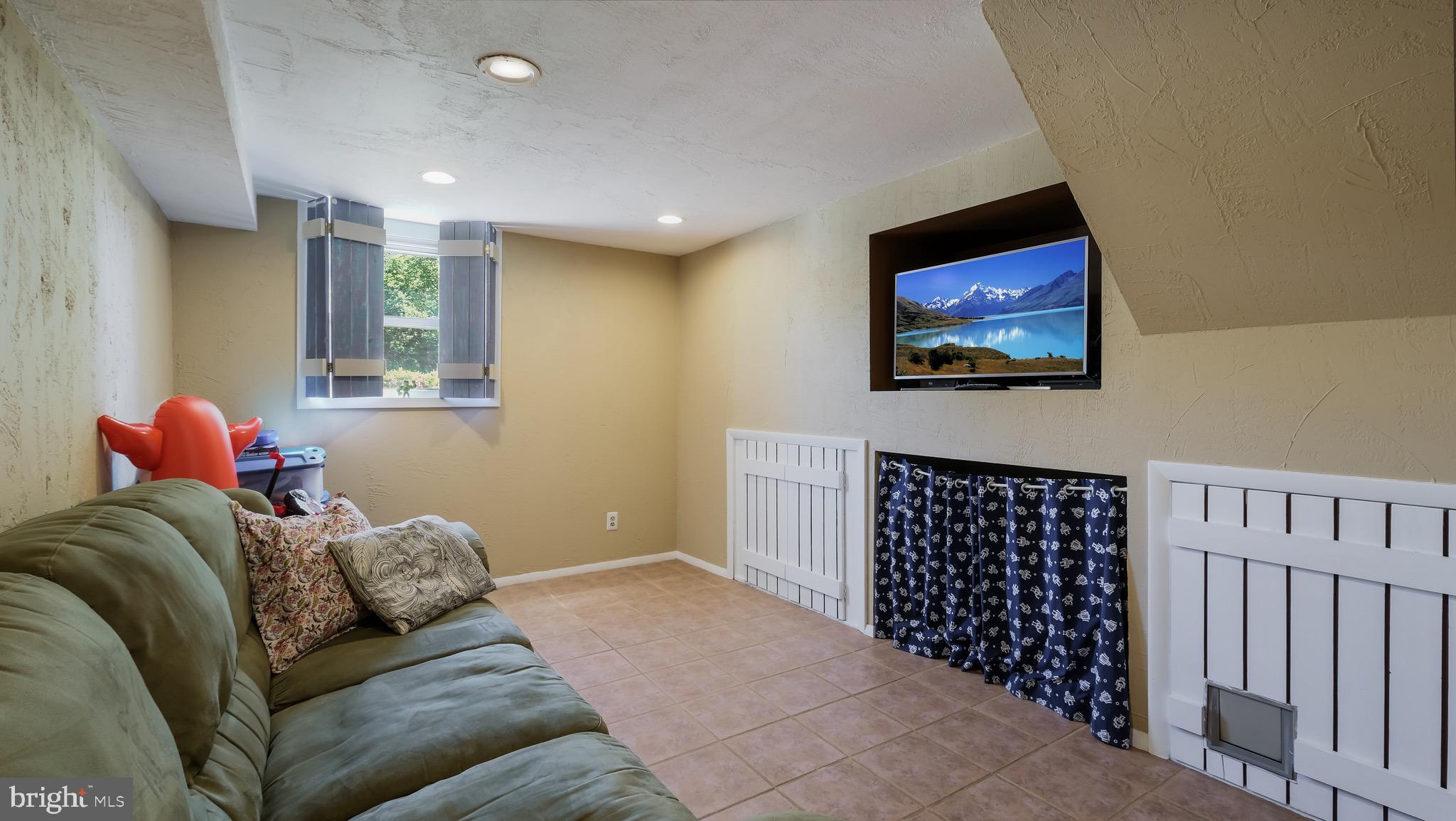 28 Russell Road Willow Grove, PA 19090 - Photo 10 of 27 Lower level family room