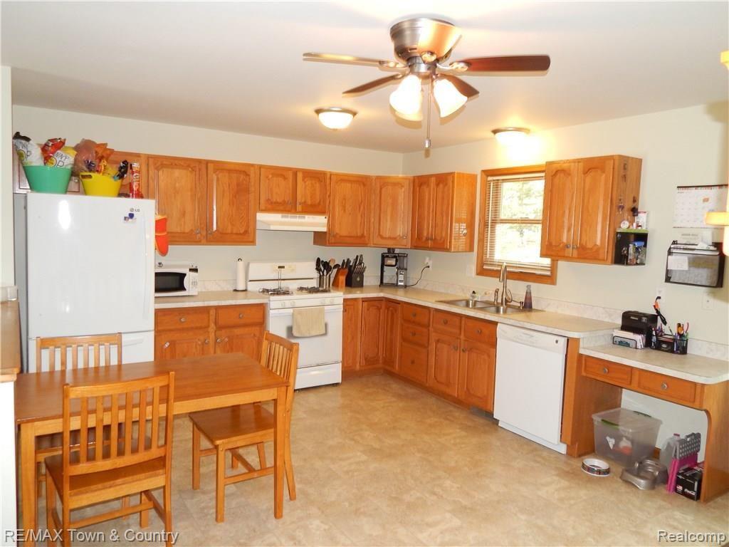 5257 East Carpenter Road Flint, MI 48506 - Photo 10 of 35