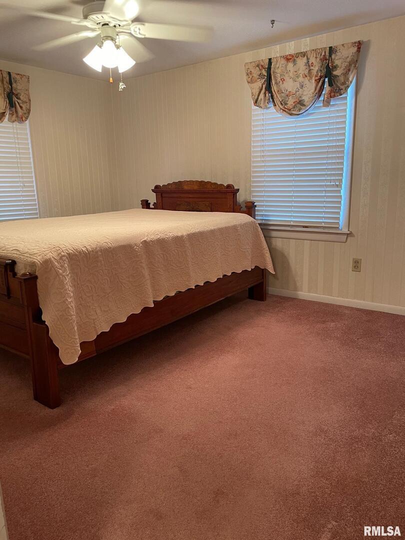 901 Elm Street Carmi, IL 62821 - Photo 13 of 21 a bedroom with a bed and a window
