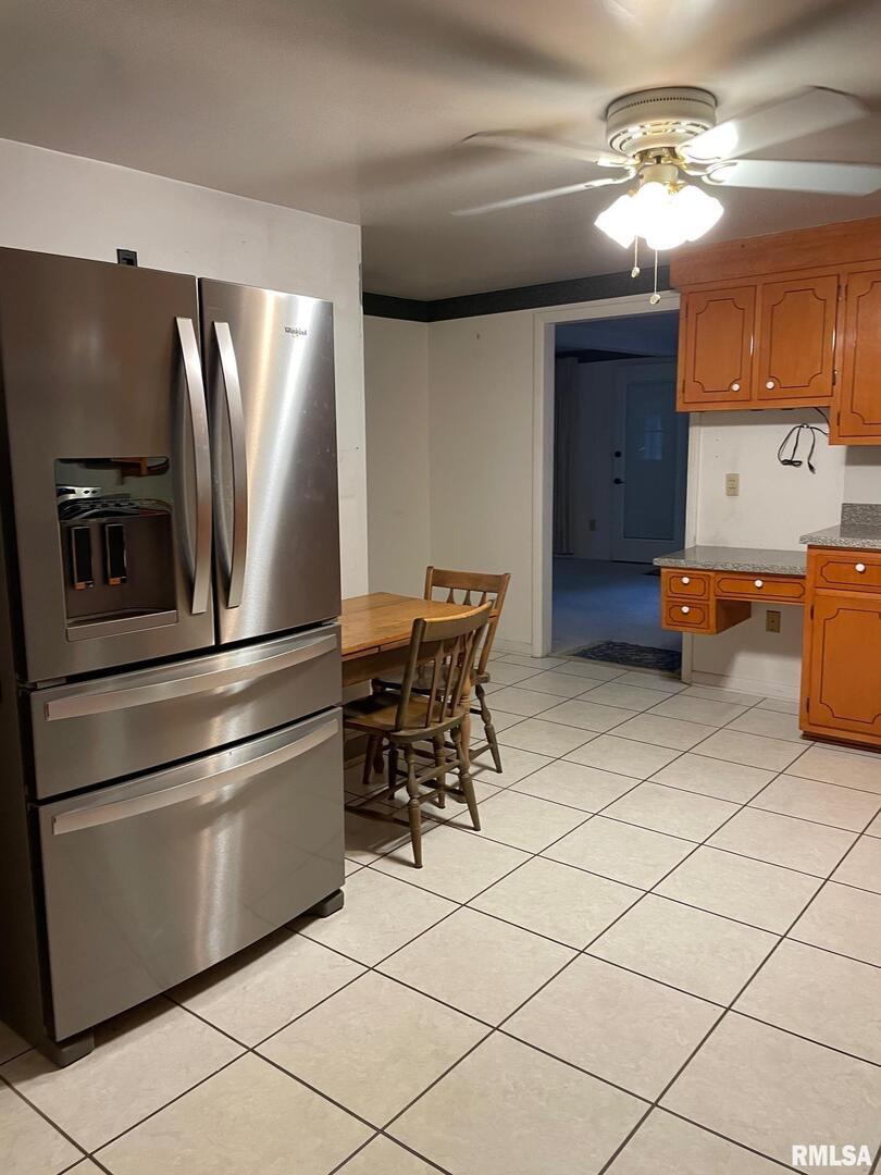 901 Elm Street Carmi, IL 62821 - Photo 4 of 21 a kitchen with stainless steel appliances granite countertop a refrigerator and a stove