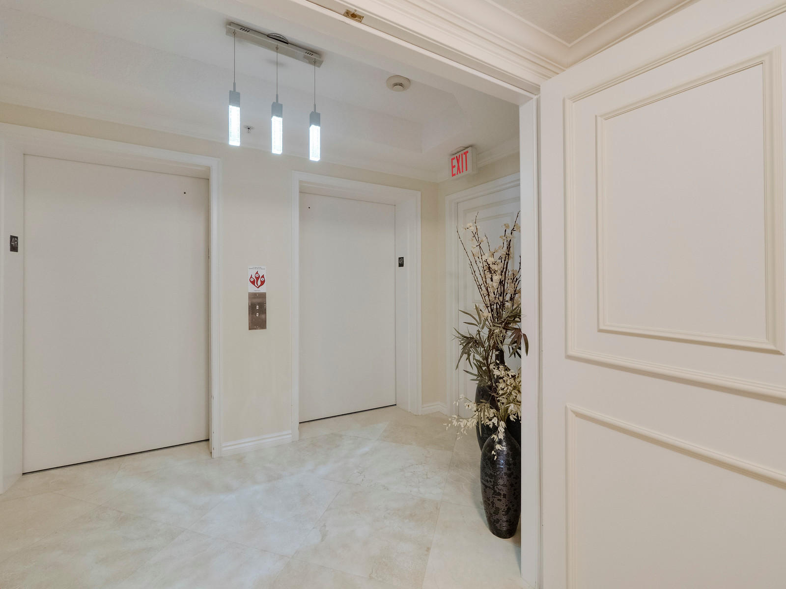 700 Ocean Royale, Unit 401 Juno Beach, FL 33408 - Photo 8 of 18 Entry