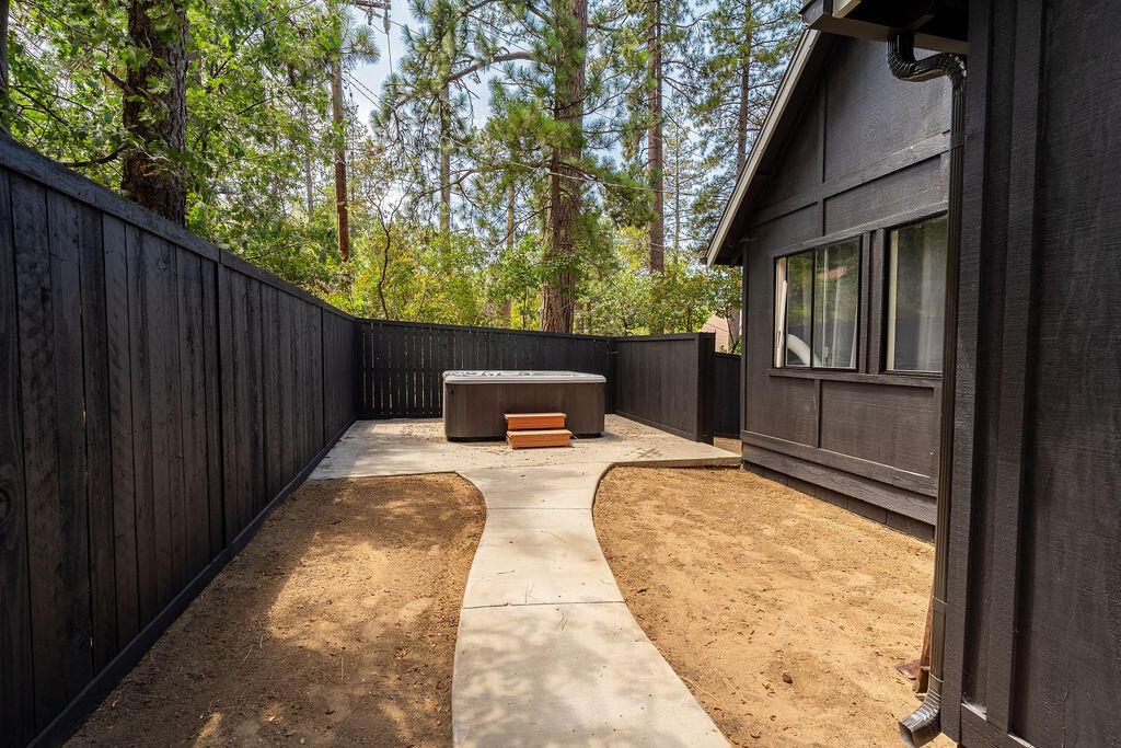 53589 Tollgate Road Idyllwild, CA 92549 - Photo 40 of 51 a view of balcony with wooden floor and fence