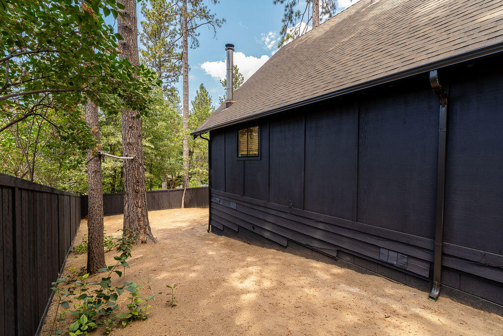53589 Tollgate Road Idyllwild, CA 92549 - Photo 42 of 51 a backyard of a house