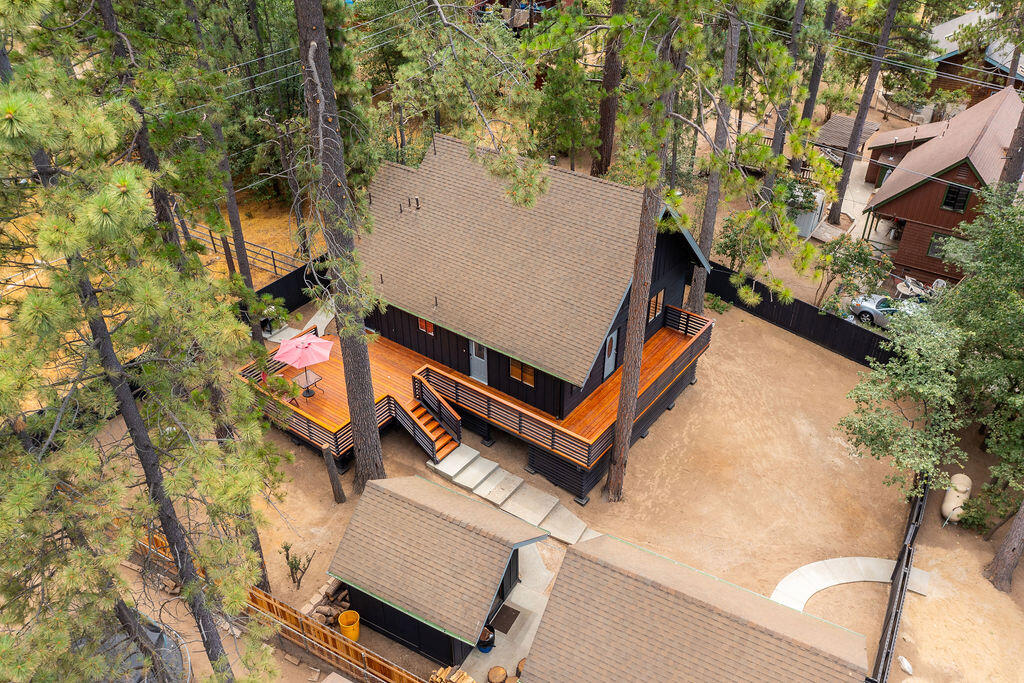53589 Tollgate Road Idyllwild, CA 92549 - Photo 47 of 51 a view of a backyard with plants and a patio