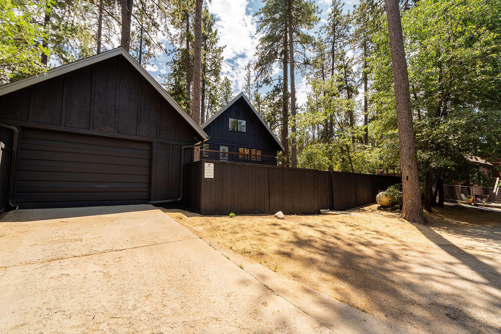 53589 Tollgate Road Idyllwild, CA 92549 - Photo 7 of 51 a backyard of a house