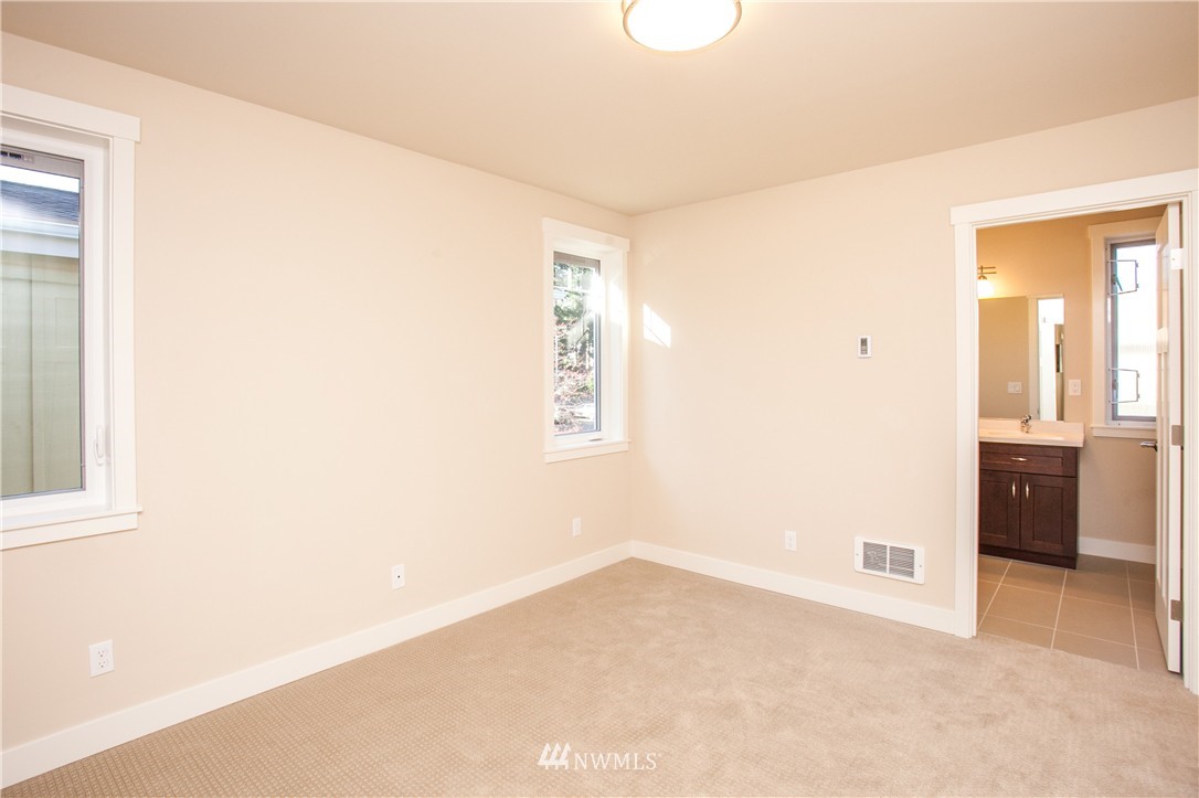 689 Wintersweet Road Northeast Bainbridge Island, WA 98110 - Photo 14 of 24 Gallery Image 14
