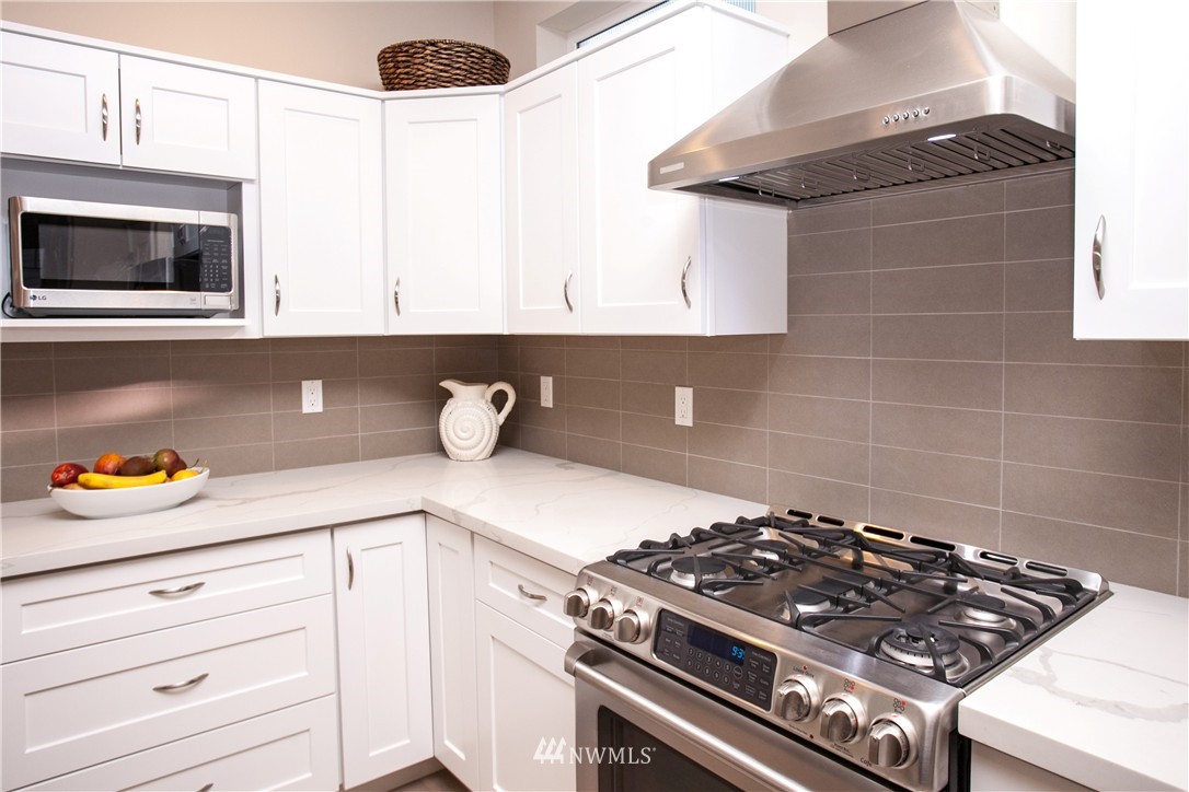 689 Wintersweet Road Northeast Bainbridge Island, WA 98110 - Photo 8 of 24 Gallery Image 8