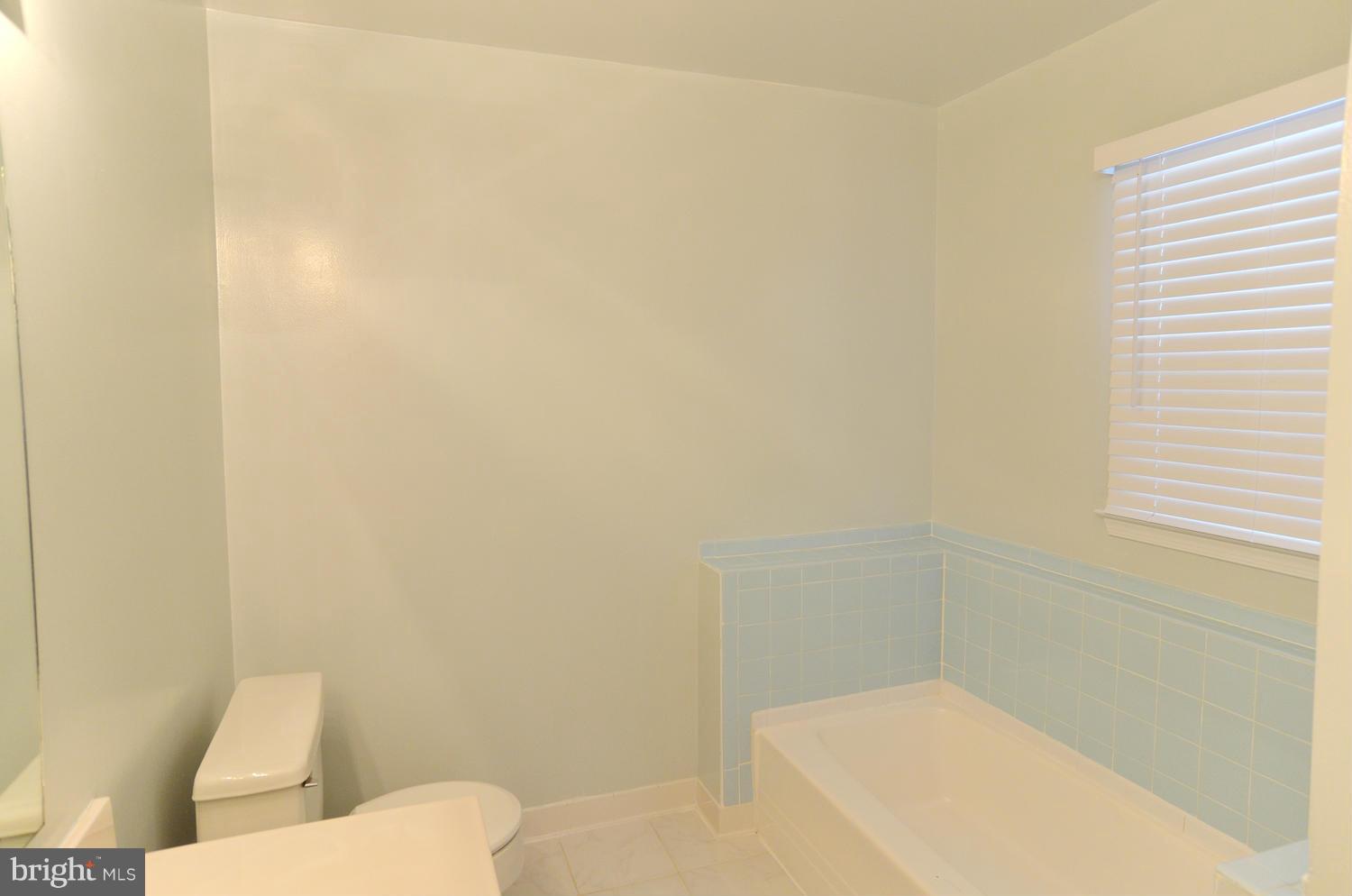 10107 Marshall Pond Road Burke, VA 22015 - Photo 20 of 29 Bath (Master)