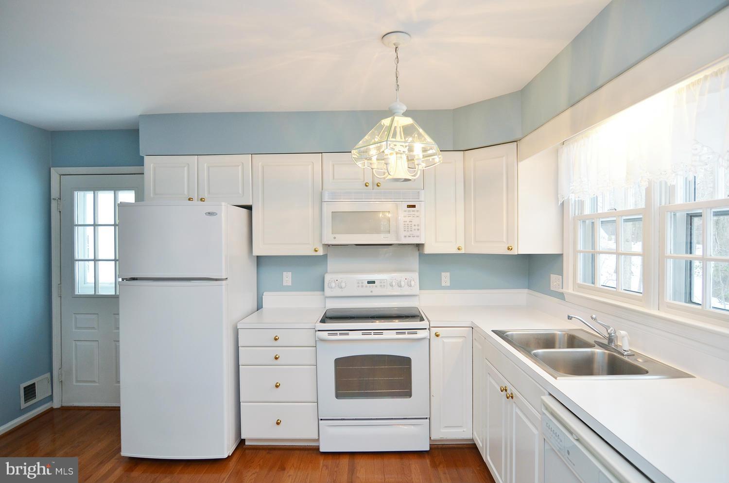 10107 Marshall Pond Road Burke, VA 22015 - Photo 6 of 29 Kitchen