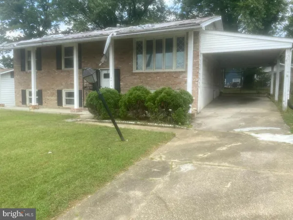 a view of a house with a yard and plants