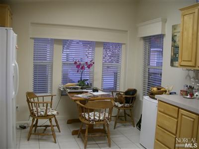 154 Walnut Circle, Unit 212 Rohnert Park, CA 94928 - Photo 7 of 12 Breakfast nook