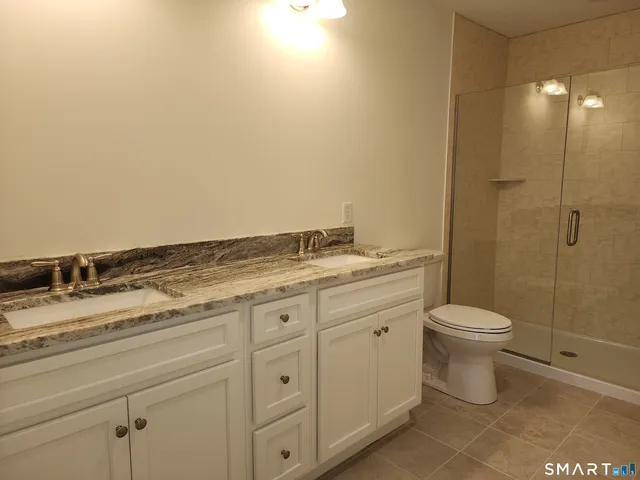 $575,000 | 22 Lombard Cir Haven, Unit 8, North Haven, CT 06473