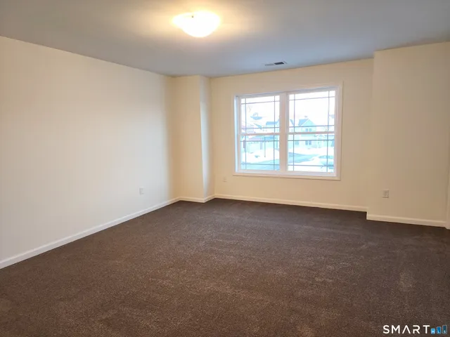 $575,000 | 22 Lombard Cir Haven, Unit 8, North Haven, CT 06473