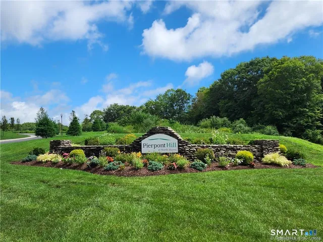 $575,000 | 22 Lombard Cir Haven, Unit 8, North Haven, CT 06473