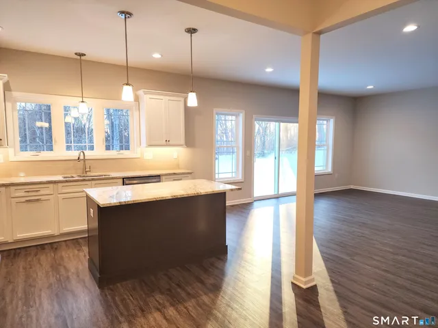 $575,000 | 22 Lombard Cir Haven, Unit 8, North Haven, CT 06473