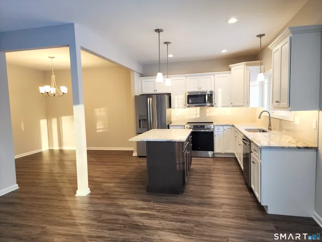 $575,000 | 22 Lombard Cir Haven, Unit 8, North Haven, CT 06473