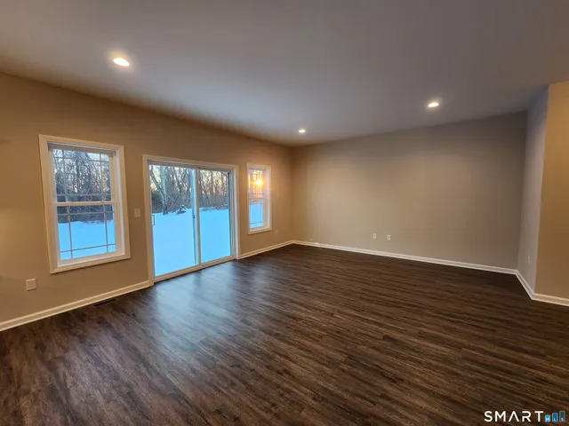 $575,000 | 22 Lombard Cir Haven, Unit 8, North Haven, CT 06473