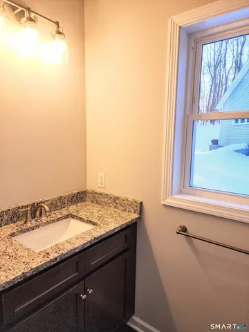 $575,000 | 22 Lombard Cir Haven, Unit 8, North Haven, CT 06473