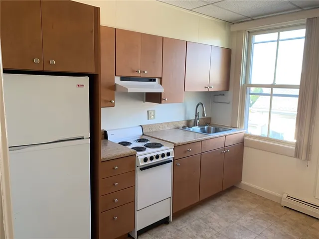 $2,600 | 113 Prospect Hill Street, Unit 2, Newport, RI 02840