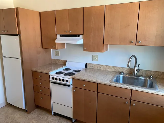 $2,600 | 113 Prospect Hill Street, Unit 2, Newport, RI 02840