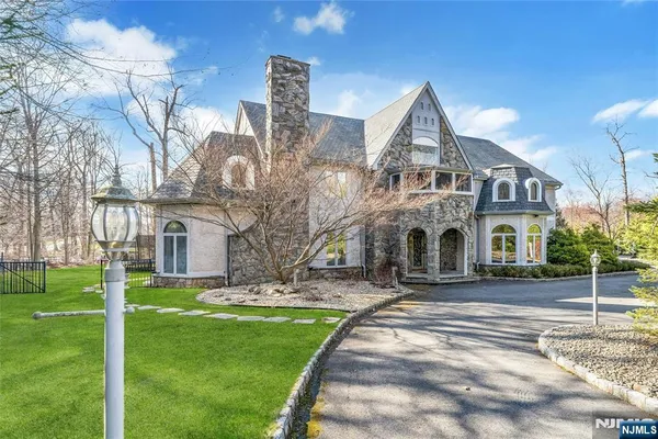 $2,695,000 | 9 Cameron Road, Saddle River, NJ 07458
