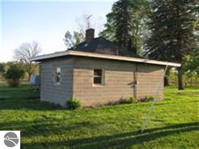 425 South Fire Road Twining, MI 48766 - Photo 5 of 13 1750157-4.JPG