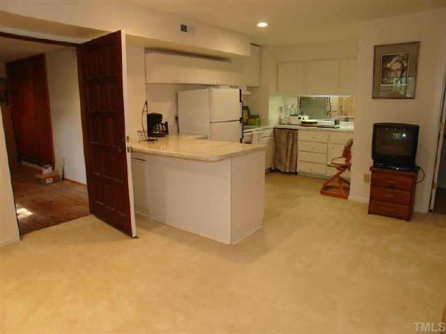 202 Spring Valley Road Carrboro, NC 27510 - Photo 8 of 10 Apartment Kitchen