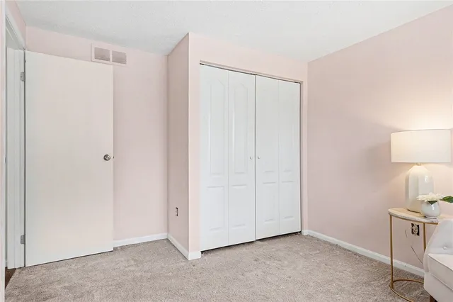 $179,900 | 2 Flower Dale Drive, Greece, NY 14626