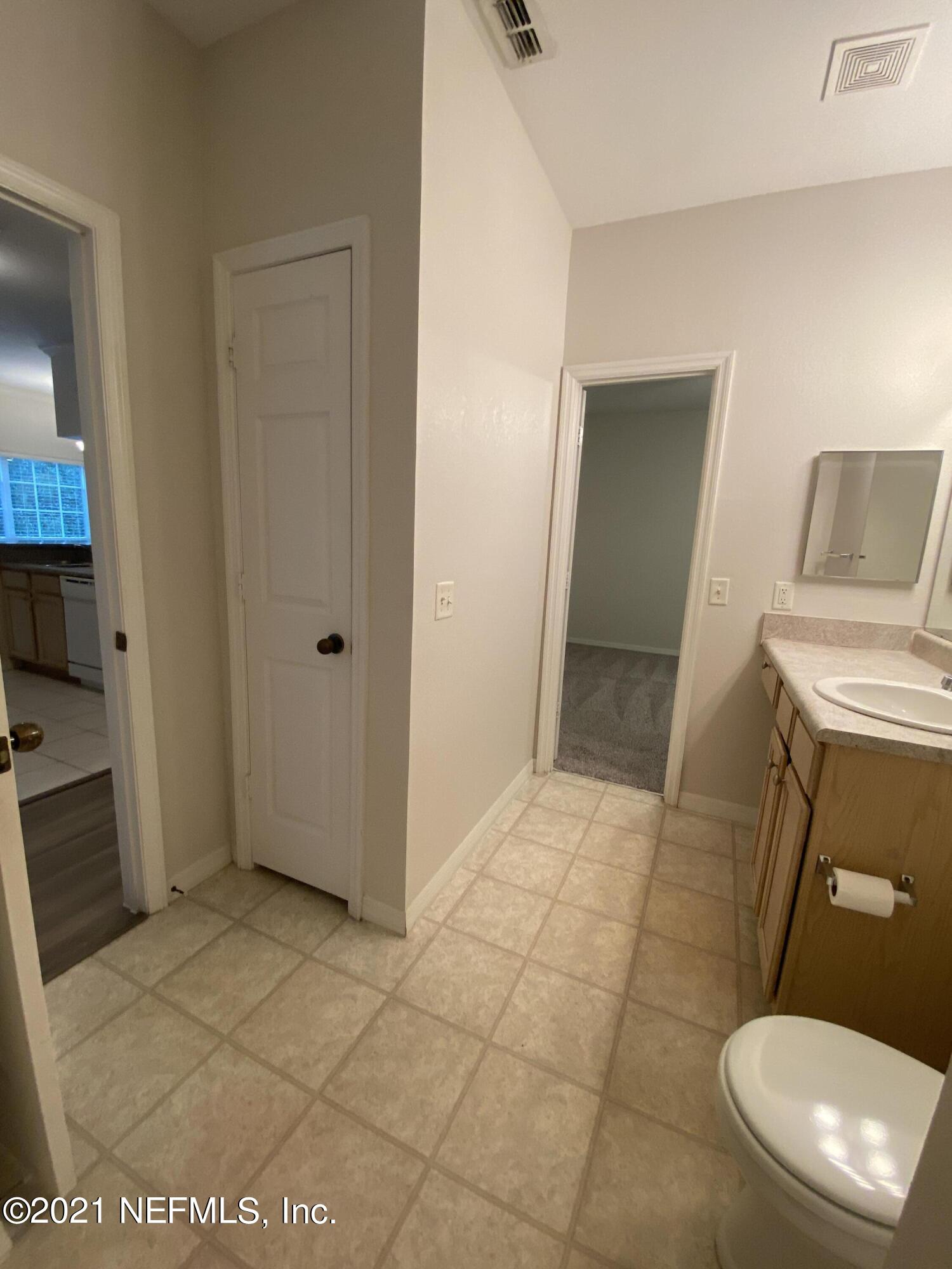 7800 Point Meadows Drive, Unit 422 Jacksonville, FL 32256 - Photo 15 of 38 a bathroom with a sink and toilet