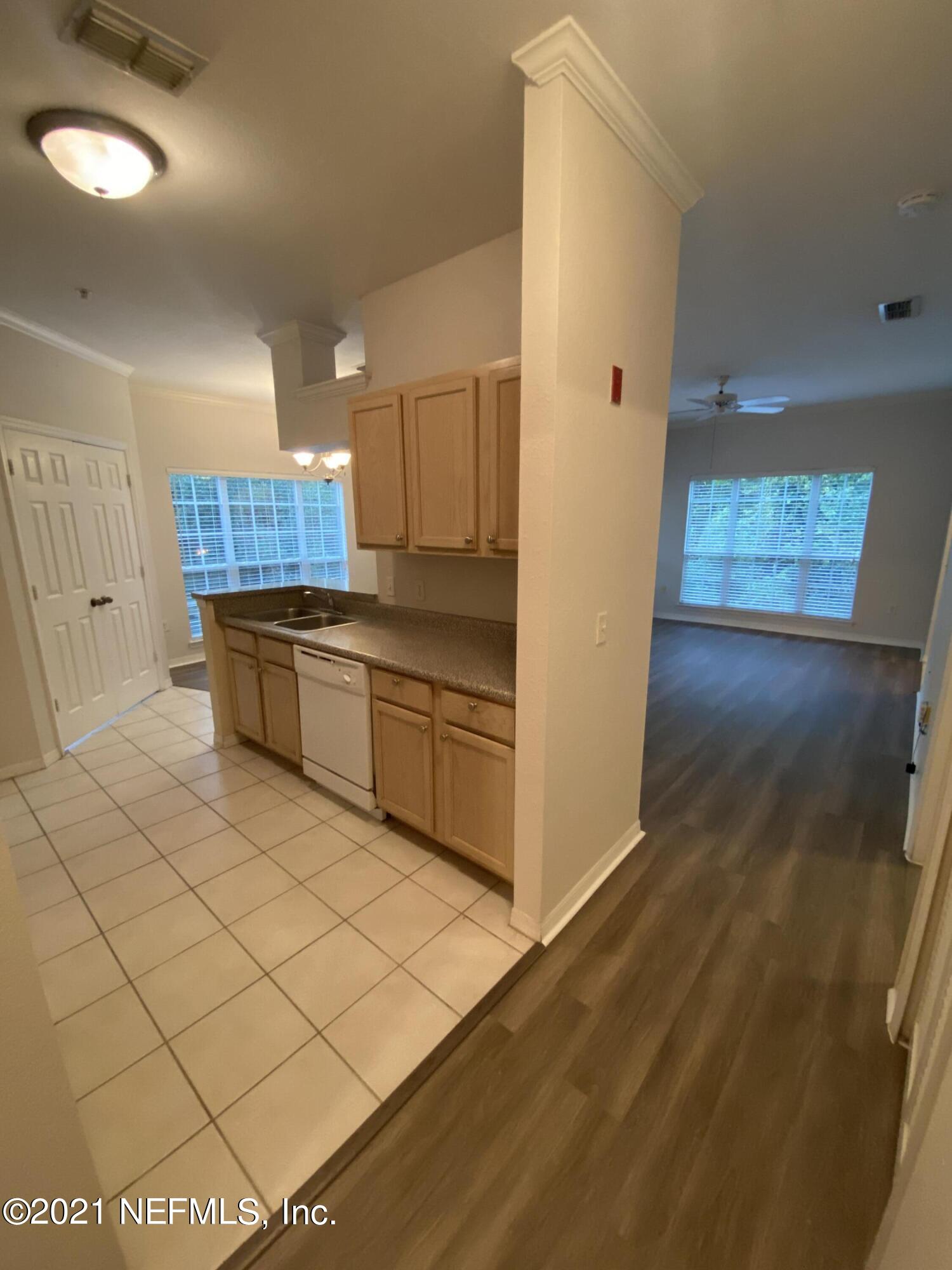 7800 Point Meadows Drive, Unit 422 Jacksonville, FL 32256 - Photo 22 of 38 a kitchen with stainless steel appliances a refrigerator and a stove